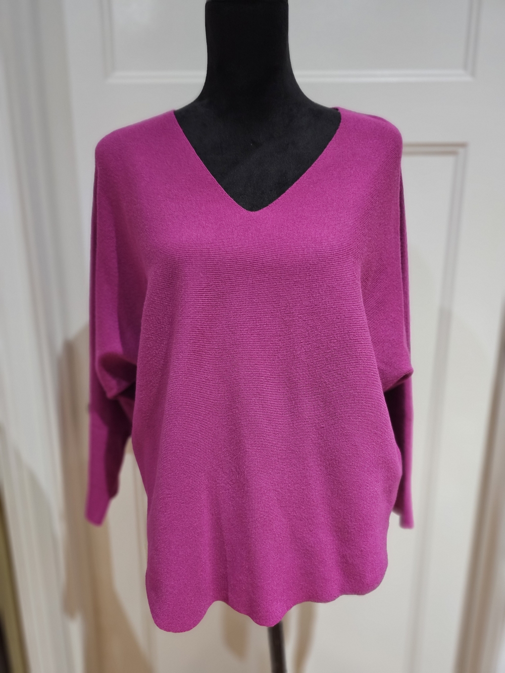 Relaxed V-Neck Sweater in Fuchsia